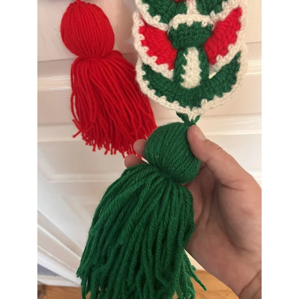 Vintage‎ 60s Handmade Crocheted Santa  Wall Hanger Red Green Tassle 4 x 31